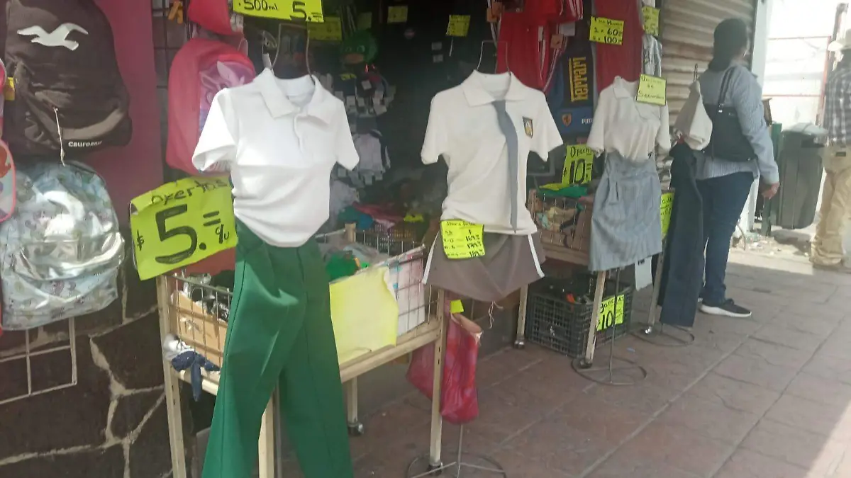 Comercios del Centro Uniformes y mochilas (3)